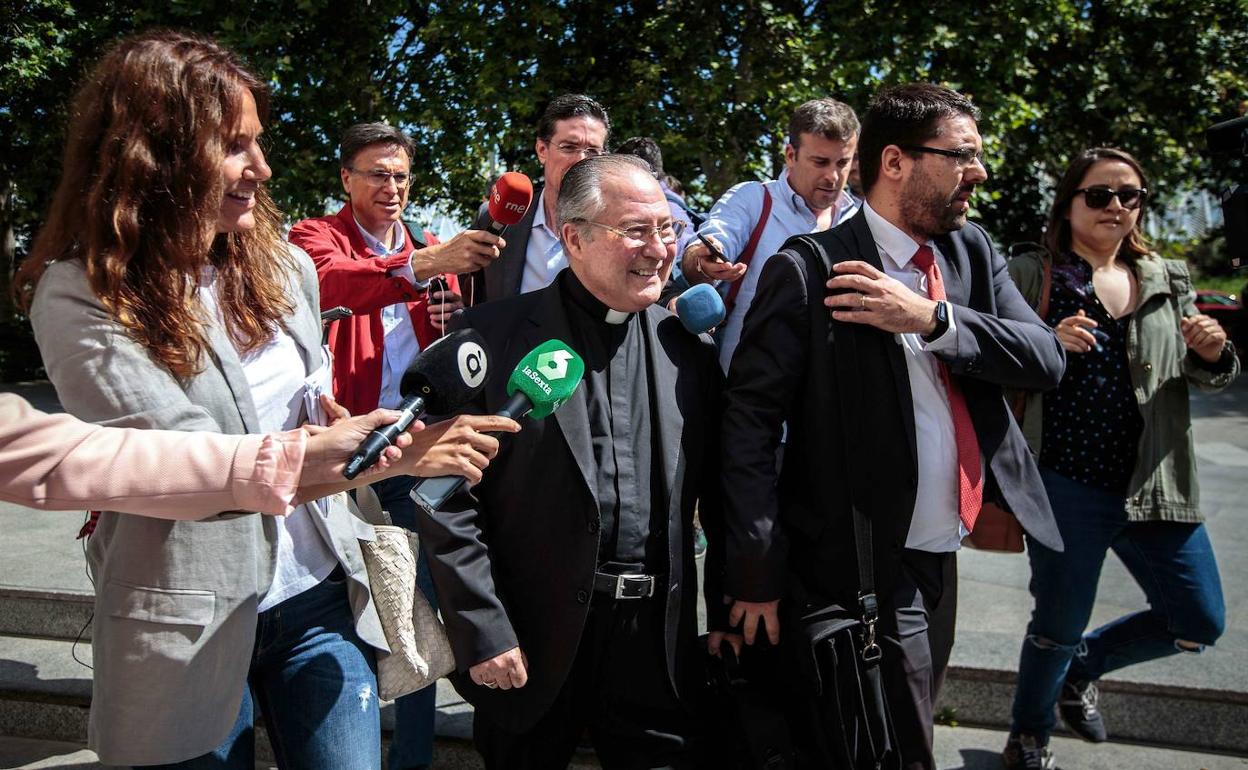 Esteban Escudero, a la salida de la Ciudad de la Justicia. 