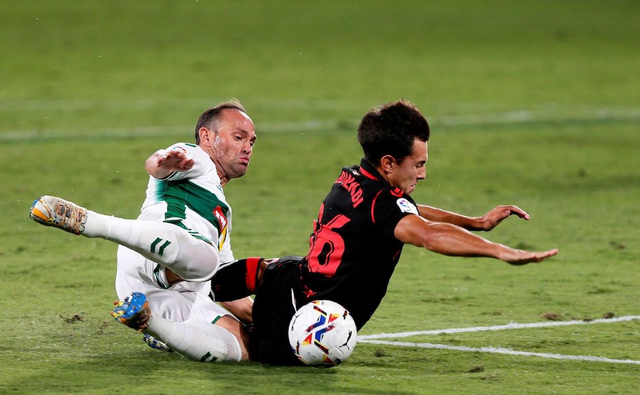 Nino y Zubimendi durante el Elche - Real Sociedad. 