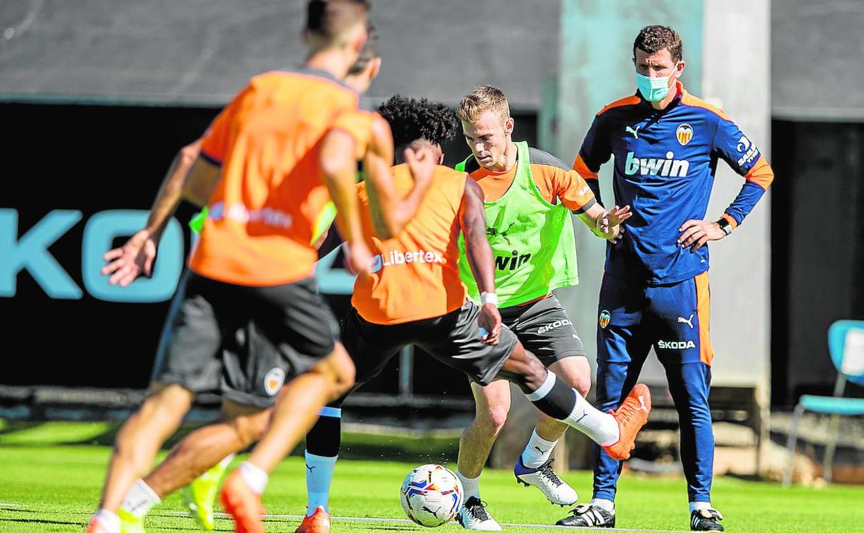 Gracia observa el entrenamiento 