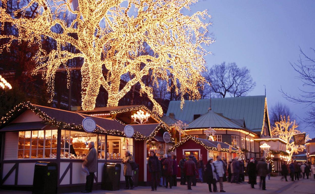 Tradicional mercadillo navideño de Gothenburgo, instalaciones que se prodigan por toda alemana Alemania y que son visitadas por los ciudadanos y los turistas.