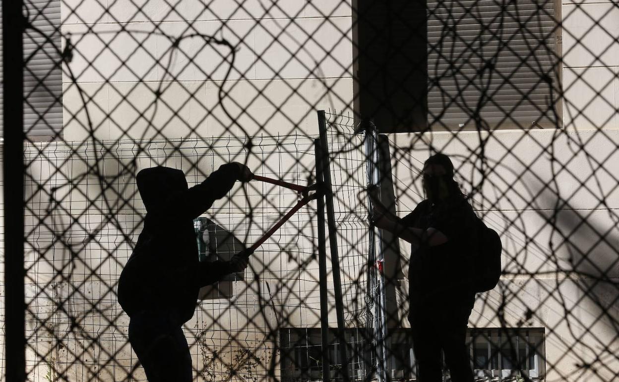 Dos okupas, en una imagen de archivo