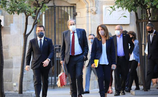 El presidente de la Generalitat, Quim Torra, junto al resto del Govern.