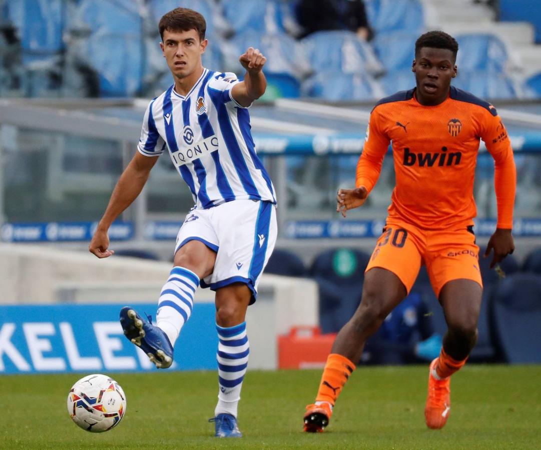 Las mejores imágenes del partido entre la Real Sociedad y el Valencia CF en el Reale Arena