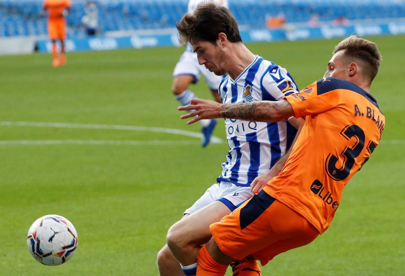 Las mejores imágenes del partido entre la Real Sociedad y el Valencia CF en el Reale Arena