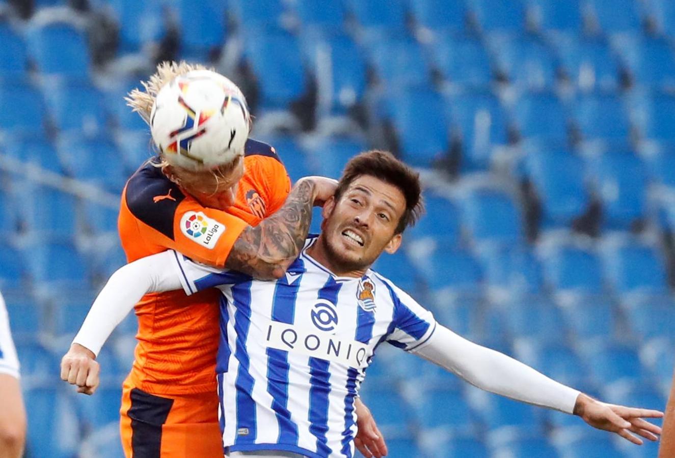 Las mejores imágenes del partido entre la Real Sociedad y el Valencia CF en el Reale Arena