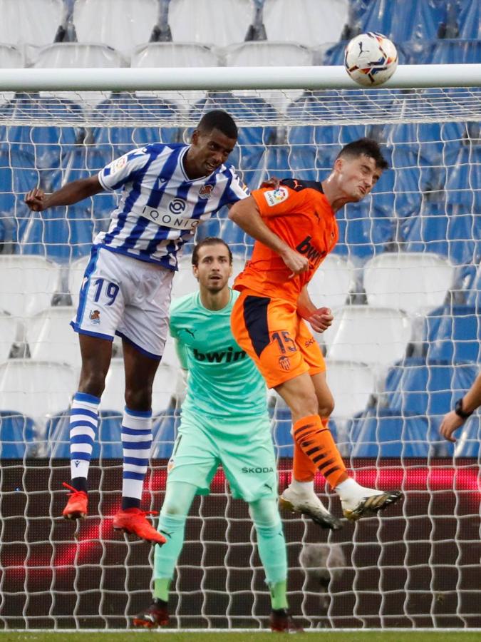 Las mejores imágenes del partido entre la Real Sociedad y el Valencia CF en el Reale Arena