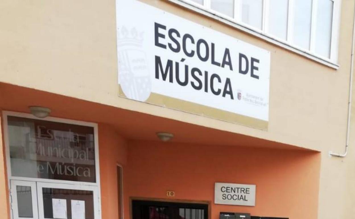 Fachada de la Escola de Música de Poble Nou de Benitatxell.