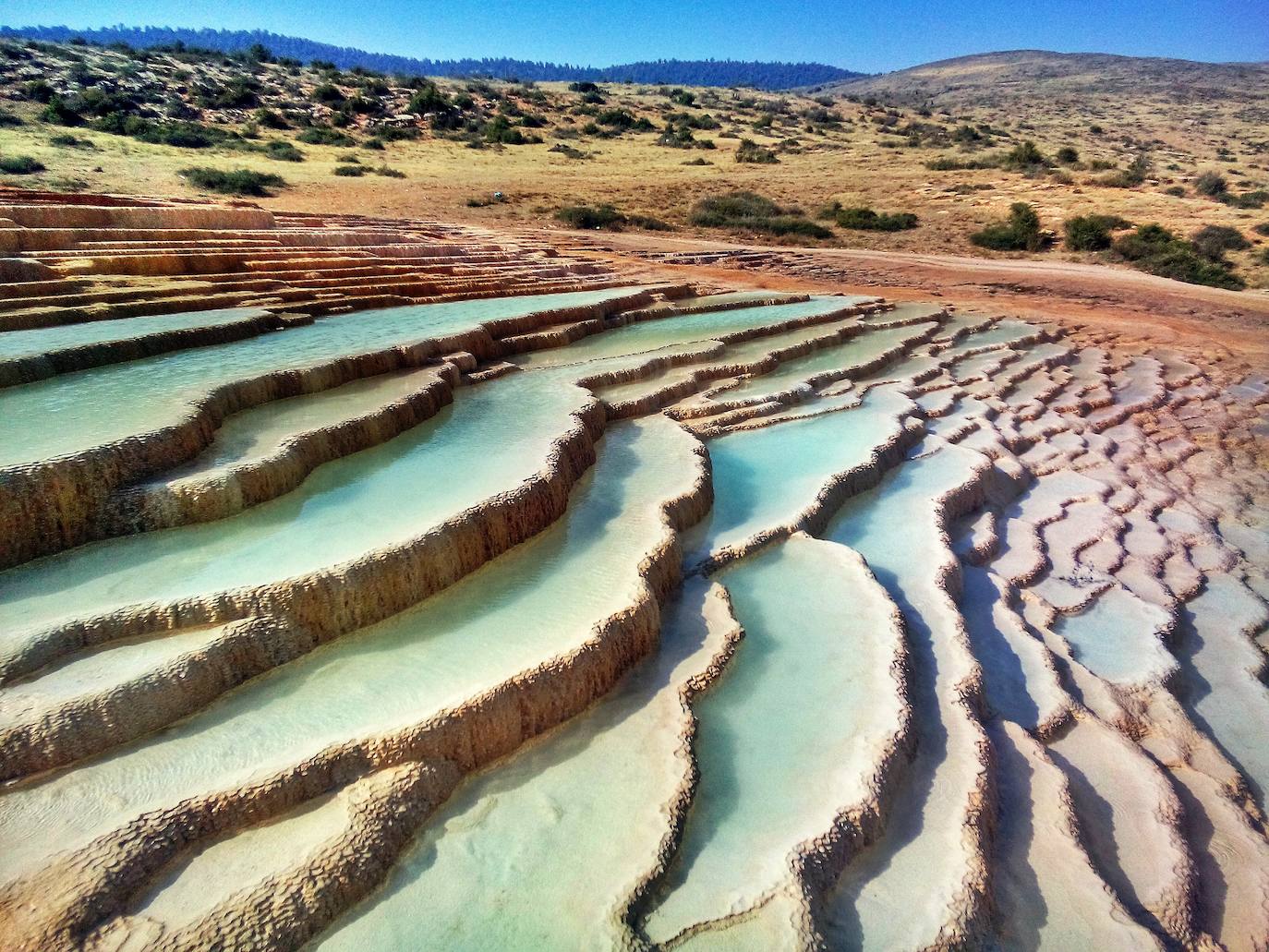 Badab-e Surt (Iran) | Sus increíbles terrazas naturales están formadas por rocas sedimentarias por las que el agua fluye dejando un auténtico espectáculo para la vista.