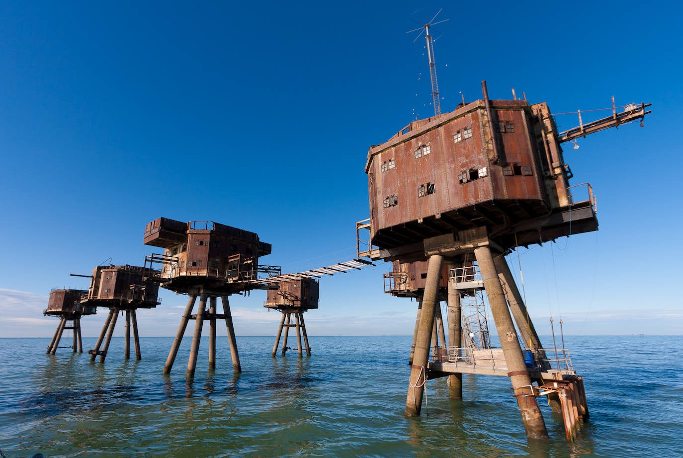 Fuertes de mar Maunsell (Inglaterra) | Fueron diseñados para proteger el país ante una invasión nazi durante la Segunda Guerra Mundial y hoy permenecen en el mar, como un recuerdo fantasma del conflicto.