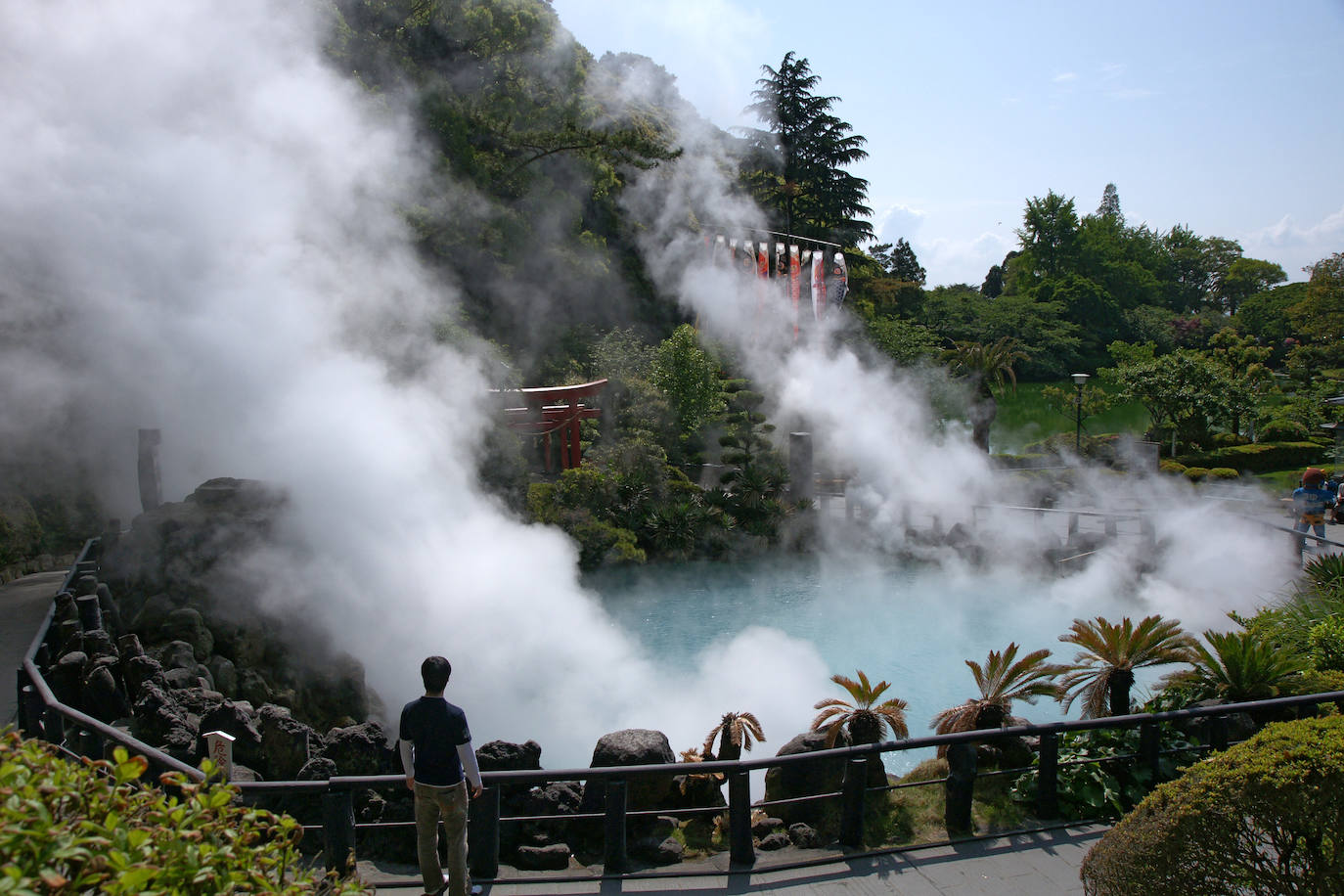 'Estanque sangriento' de Beppu (Japón) | Este balneario se ha convertido en uno de los más famosos por sus aguas, que se vuelven de un color rojizo por la alta concentración de hierro. 