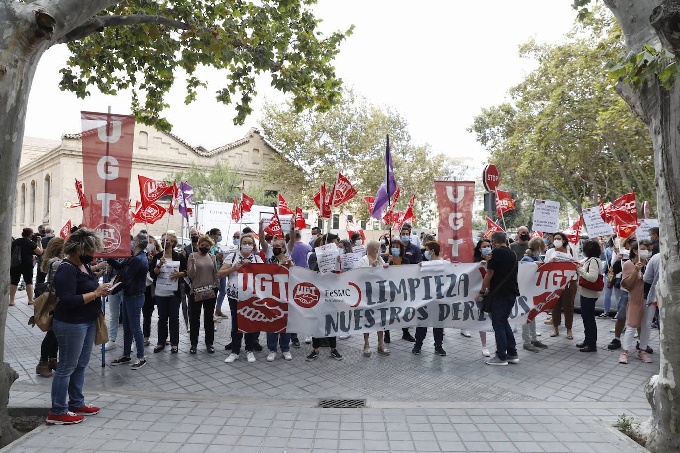 Concentración en Valencia del personal de limpieza de hospitales y centros de salud