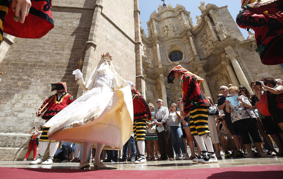 CORPUS CHRISTI. La solemnidad del Corpus Christi de Valencia ha sido considerada históricamente la fiesta grande de la ciudad, especialmente desde el último tercio del siglo XIV.