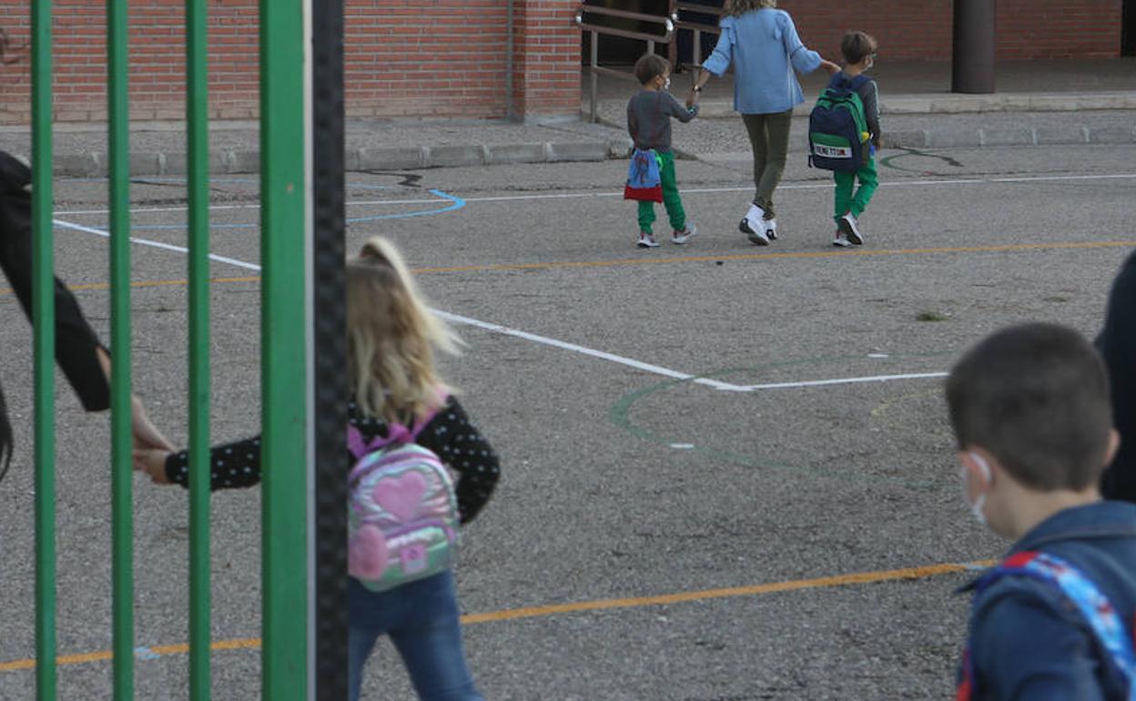 373 aulas siguen confinadas en la Comunitat