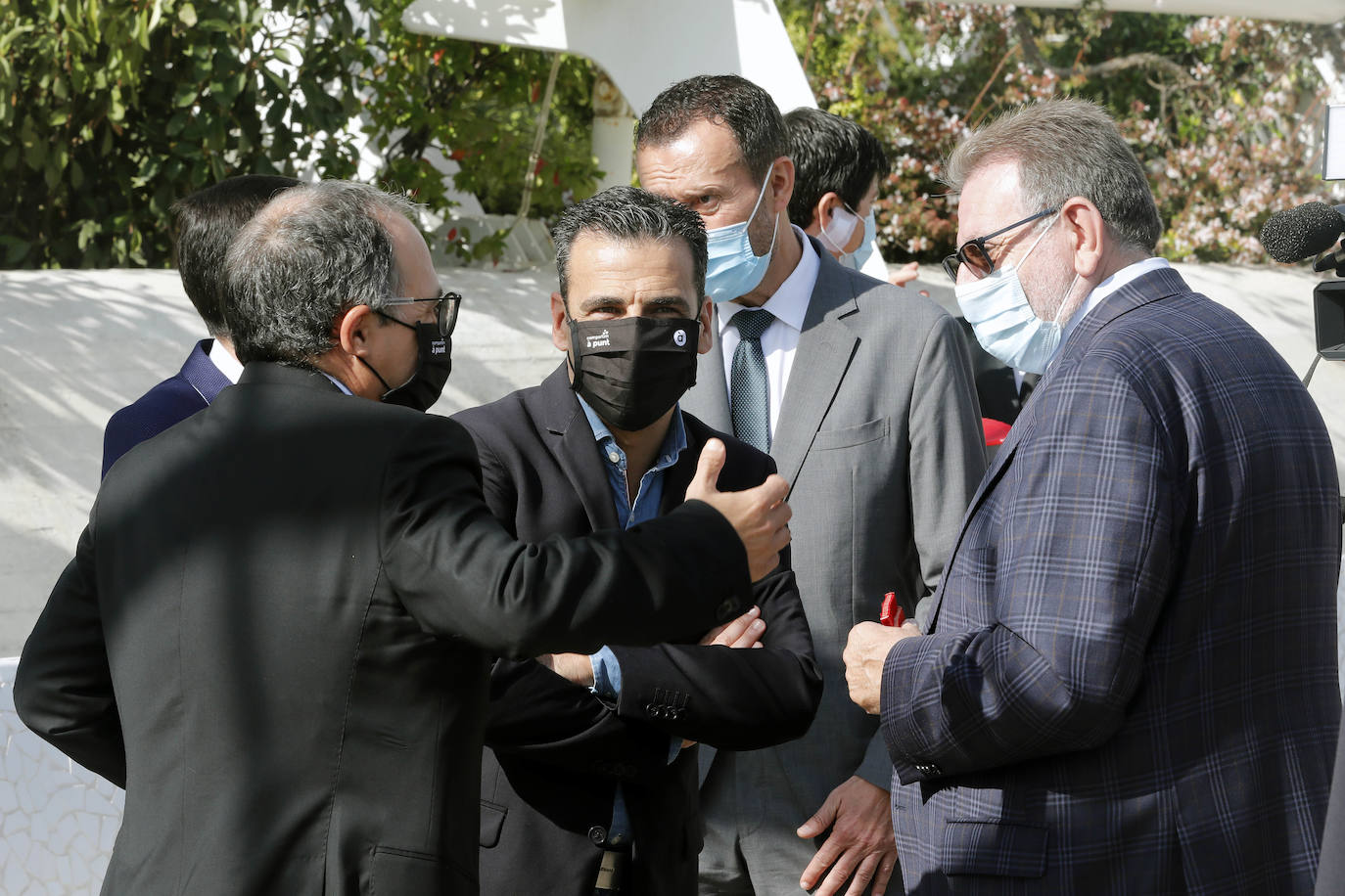 El homenaje, presidido en l'Umbracle por el presidente de la Generalitat, Ximo Puig, cuenta como eje central con la presentación de una escultura elaborada con tierra de las 33 comarcas de la Comunitat