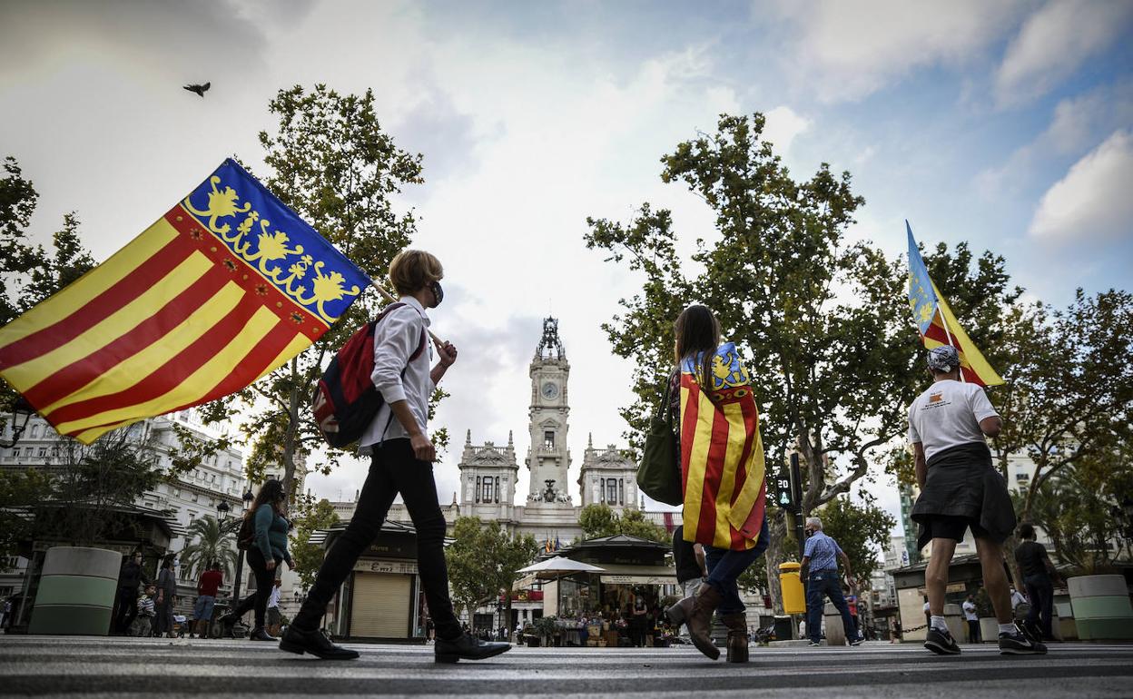 Manifestación por la plaza del Ayuntamiento.