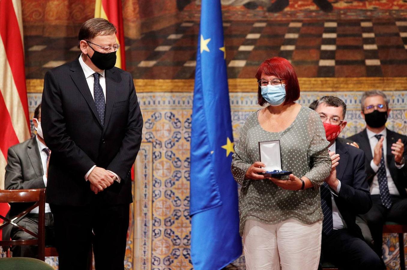 En un año marcado por la pandemia, la celebración del día grande de la Comunitat no podía tener otros protagonistas que los colectivos que han ayudado a luchar contra el coronavirus. El Palau de la Generalitat acoge el acto institucional de entrega de las Distinciones de la Generalitat con motivo del 9 d'Octubre