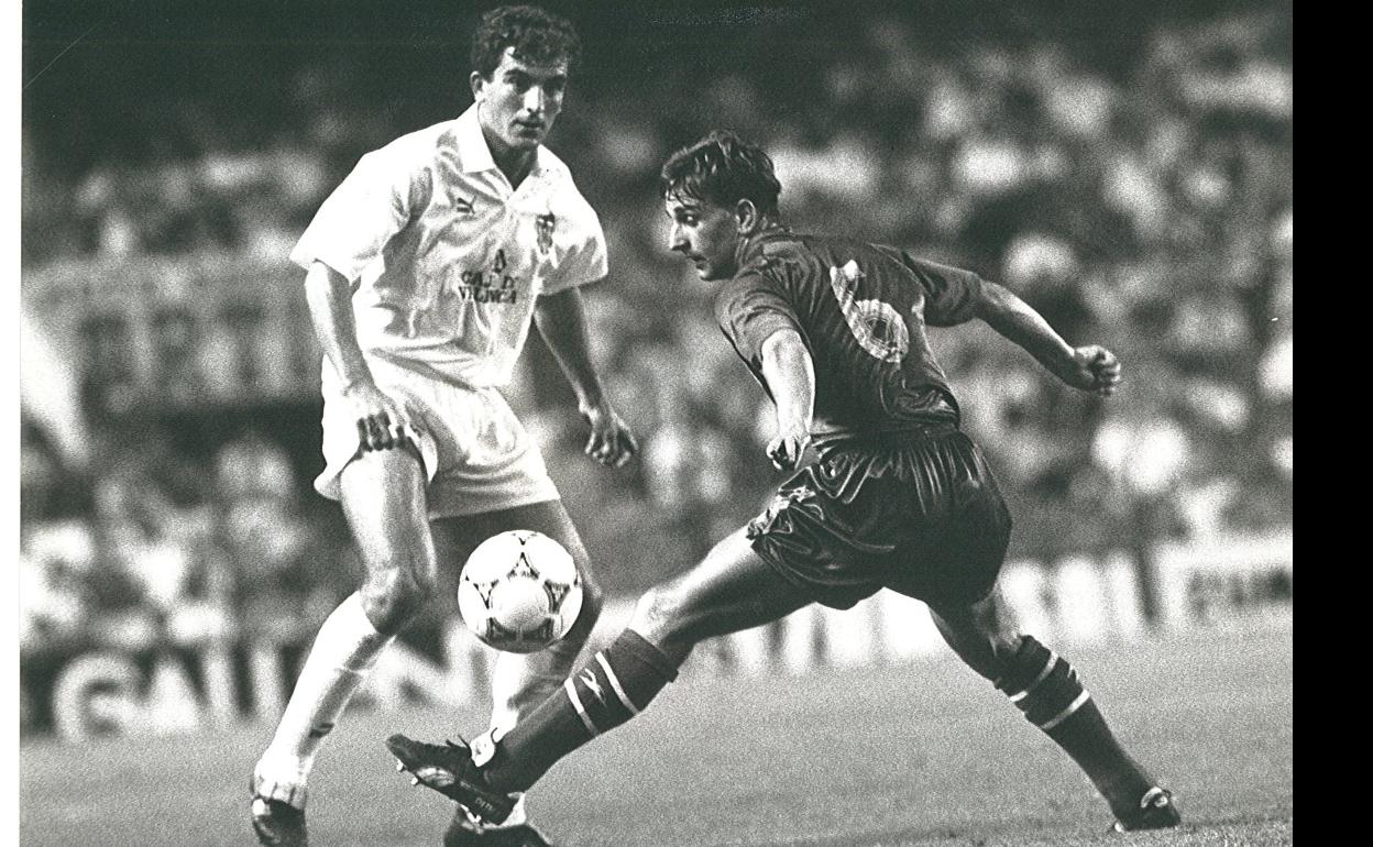 Paco Camarasa, en un partido con el Valencia en Mestalla. 