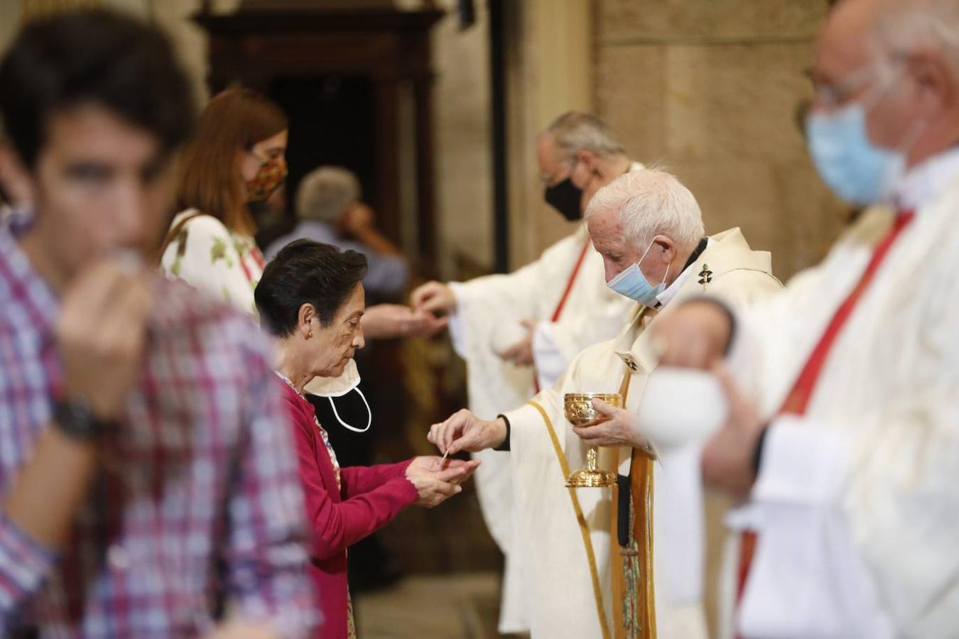 La celebración del 'Te Deum' apartada del programa oficial de actos del Ayuntamiento llena la Catedral de Valencia cumpliendo con las medidas sanitarias