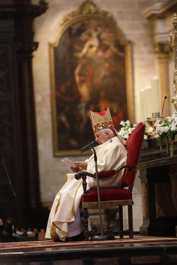 La celebración del 'Te Deum' apartada del programa oficial de actos del Ayuntamiento llena la Catedral de Valencia cumpliendo con las medidas sanitarias