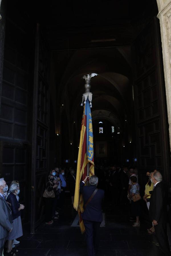 La celebración del 'Te Deum' apartada del programa oficial de actos del Ayuntamiento llena la Catedral de Valencia cumpliendo con las medidas sanitarias