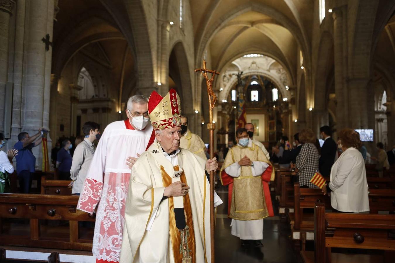 La celebración del 'Te Deum' apartada del programa oficial de actos del Ayuntamiento llena la Catedral de Valencia cumpliendo con las medidas sanitarias