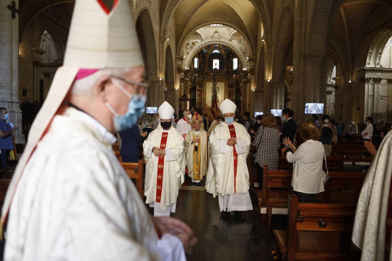 La celebración del 'Te Deum' apartada del programa oficial de actos del Ayuntamiento llena la Catedral de Valencia cumpliendo con las medidas sanitarias