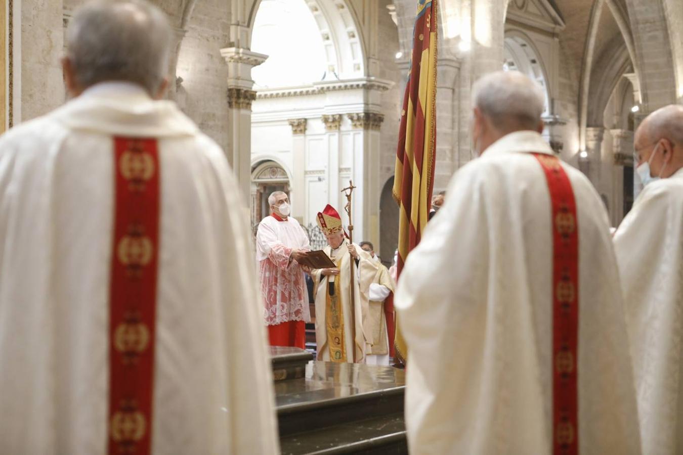 La celebración del 'Te Deum' apartada del programa oficial de actos del Ayuntamiento llena la Catedral de Valencia cumpliendo con las medidas sanitarias