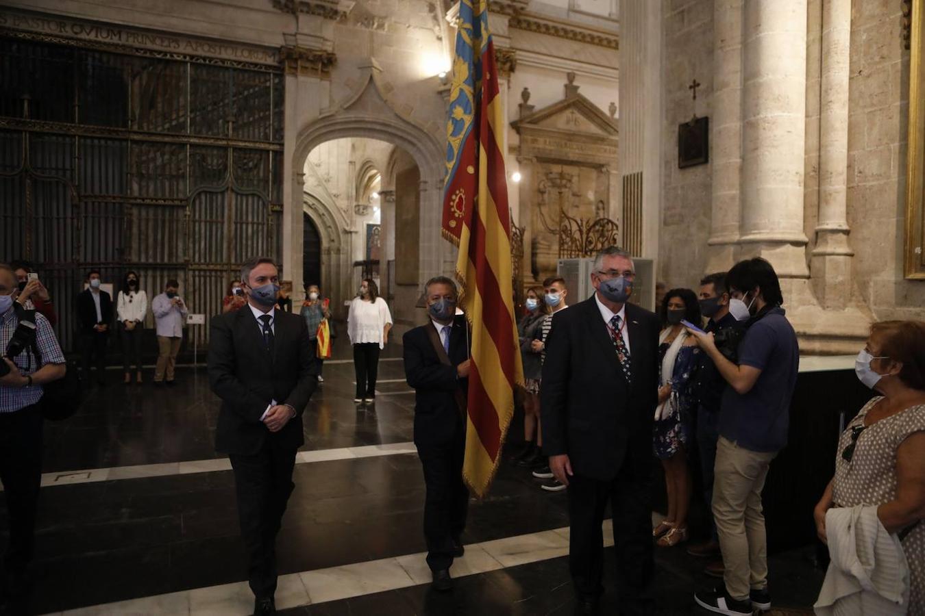 La celebración del 'Te Deum' apartada del programa oficial de actos del Ayuntamiento llena la Catedral de Valencia cumpliendo con las medidas sanitarias