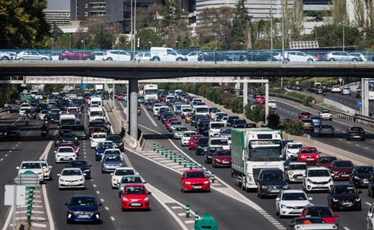 Coches saliendo de Madrid momentos antes de la declaración del estado de alarma. 