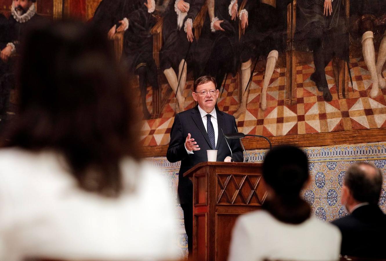 En un año marcado por la pandemia, la celebración del día grande de la Comunitat no podía tener otros protagonistas que los colectivos que han ayudado a luchar contra el coronavirus. El Palau de la Generalitat acoge el acto institucional de entrega de las Distinciones de la Generalitat con motivo del 9 d'Octubre