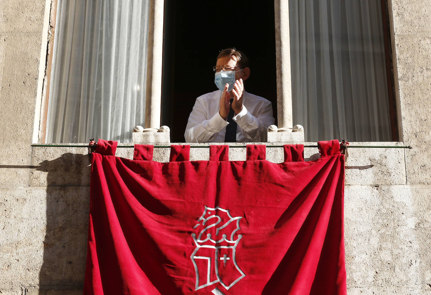 En un año marcado por la pandemia, la celebración del día grande de la Comunitat no podía tener otros protagonistas que los colectivos que han ayudado a luchar contra el coronavirus. El Palau de la Generalitat acoge el acto institucional de entrega de las Distinciones de la Generalitat con motivo del 9 d'Octubre