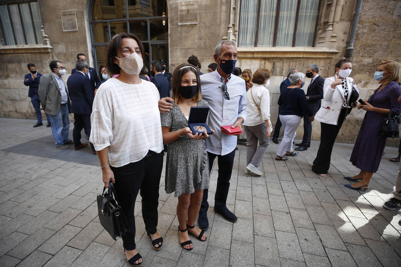 En un año marcado por la pandemia, la celebración del día grande de la Comunitat no podía tener otros protagonistas que los colectivos que han ayudado a luchar contra el coronavirus. El Palau de la Generalitat acoge el acto institucional de entrega de las Distinciones de la Generalitat con motivo del 9 d'Octubre