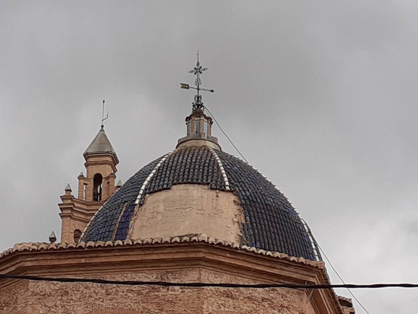 Fotos: Cae parte del tejado de la cúpula de la iglesia de Massamagrell