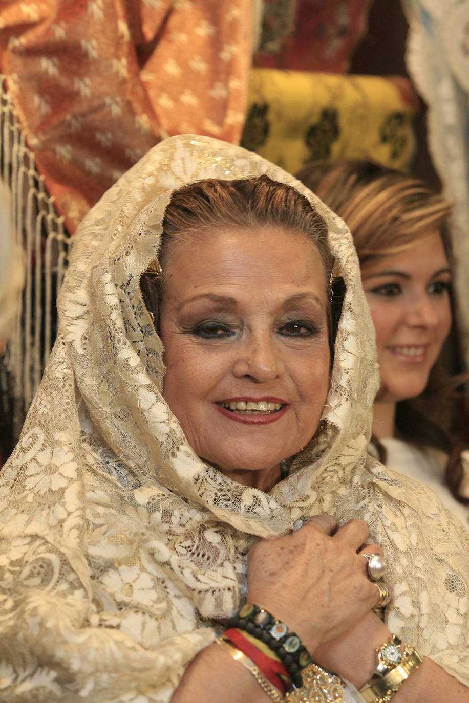 La actriz y cantante andaluza ha disfrutado de las fiestas valencianas en dos ocasiones, como fallera mayor de la Falla Plaza del Ángel en 1958 y en 2008 como fallera de honor de Na Jordana