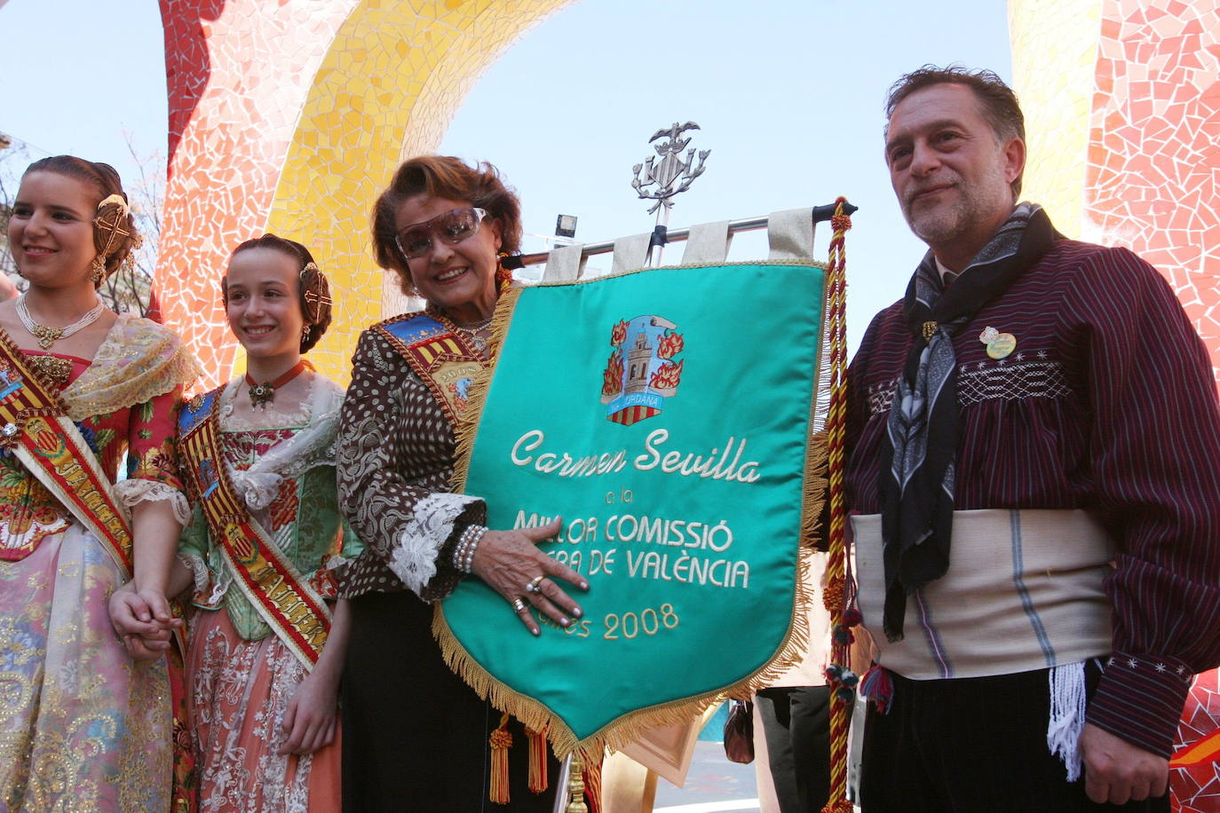 La actriz y cantante andaluza ha disfrutado de las fiestas valencianas en dos ocasiones, como fallera mayor de la Falla Plaza del Ángel en 1958 y en 2008 como fallera de honor de Na Jordana