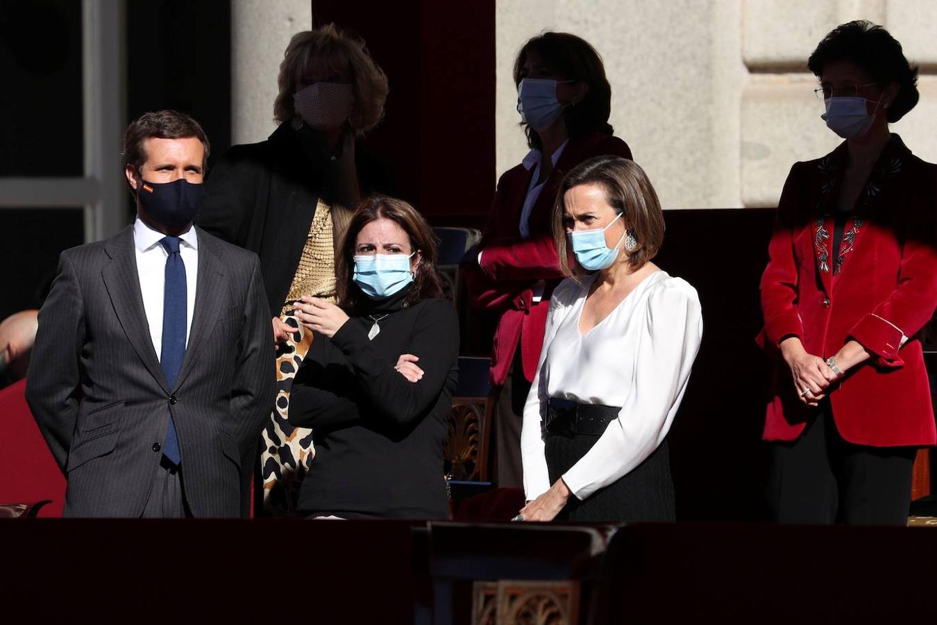 El acto del Día de la Fiesta Nacional, presidido por los reyes, se celebra en la plaza de la Armería del Palacio Real de Madrid. Felipe VI, la reina Letizia, la princesa Leonor y la infanta Sofía han sido recibidos por el presidente del Gobierno, Pedro Sánchez. En la plaza se encontraban todos los integrantes del Ejecutivo, salvo la titular de Exteriores, Arancha González Laya, incluido el vicepresidente segundo, Pablo Iglesias (que nunca había acudido a esta celebración) y el resto de ministros de Podemos. No ha faltado el presidente de la Comunitat, Ximo Puig, ni la de la Comunidad de Madrid, Isabel Díaz Ayuso