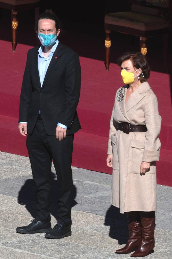 El acto del Día de la Fiesta Nacional, presidido por los reyes, se celebra en la plaza de la Armería del Palacio Real de Madrid. Felipe VI, la reina Letizia, la princesa Leonor y la infanta Sofía han sido recibidos por el presidente del Gobierno, Pedro Sánchez. En la plaza se encontraban todos los integrantes del Ejecutivo, salvo la titular de Exteriores, Arancha González Laya, incluido el vicepresidente segundo, Pablo Iglesias (que nunca había acudido a esta celebración) y el resto de ministros de Podemos. No ha faltado el presidente de la Comunitat, Ximo Puig, ni la de la Comunidad de Madrid, Isabel Díaz Ayuso