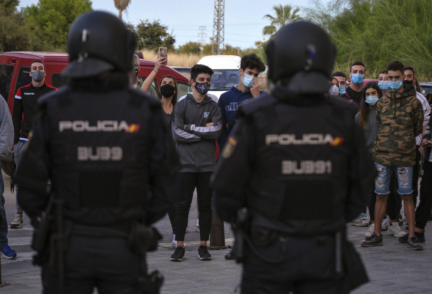 Un fuerte dispositivo policial rodeó ayer el barrio de Benimaclet para evitar el encuentro de dos manifestaciones de ideología contraria convocadas en esta zona de la ciudad con motivo de la festividad del 12 de octubre.