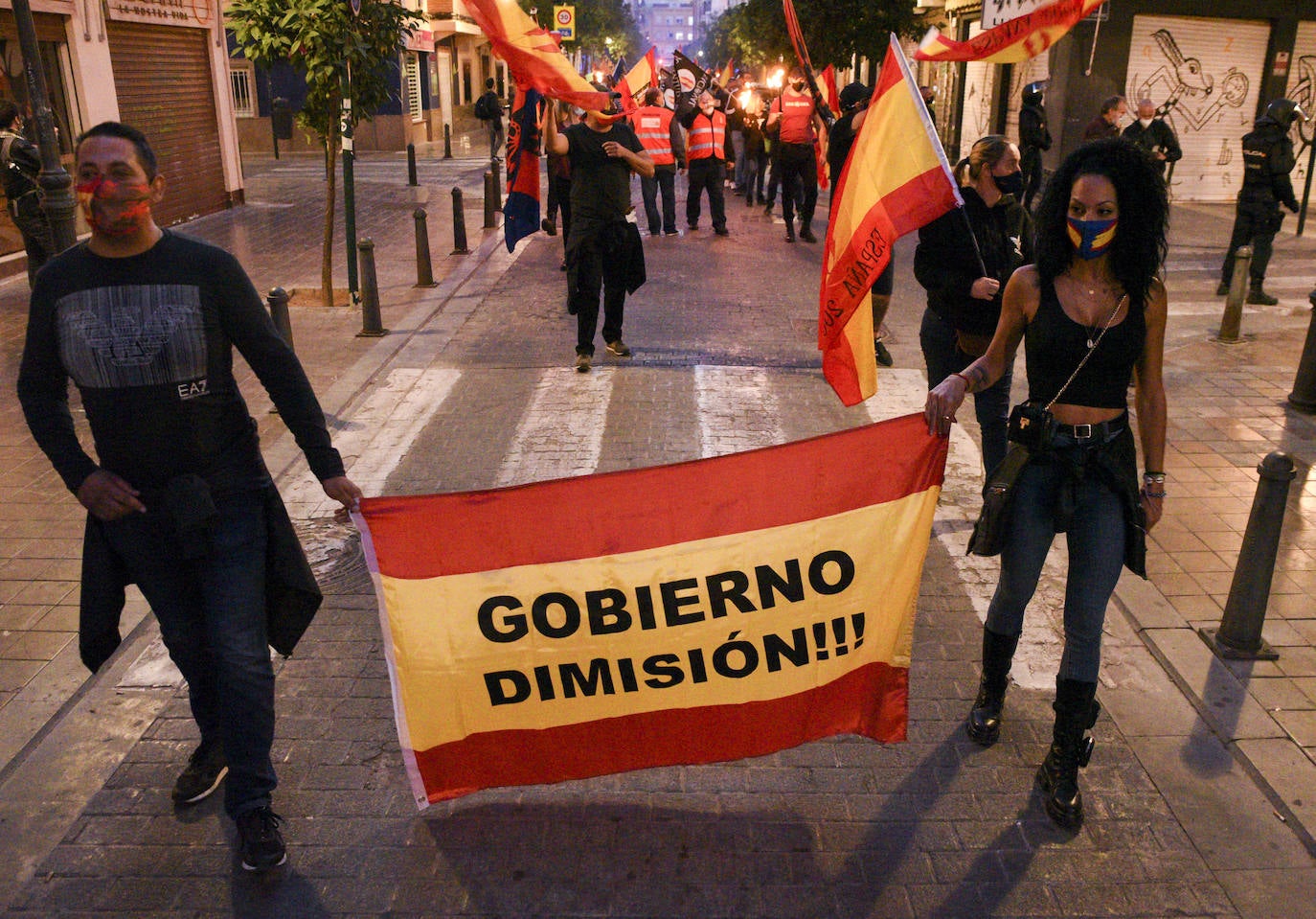 Un fuerte dispositivo policial rodeó ayer el barrio de Benimaclet para evitar el encuentro de dos manifestaciones de ideología contraria convocadas en esta zona de la ciudad con motivo de la festividad del 12 de octubre.