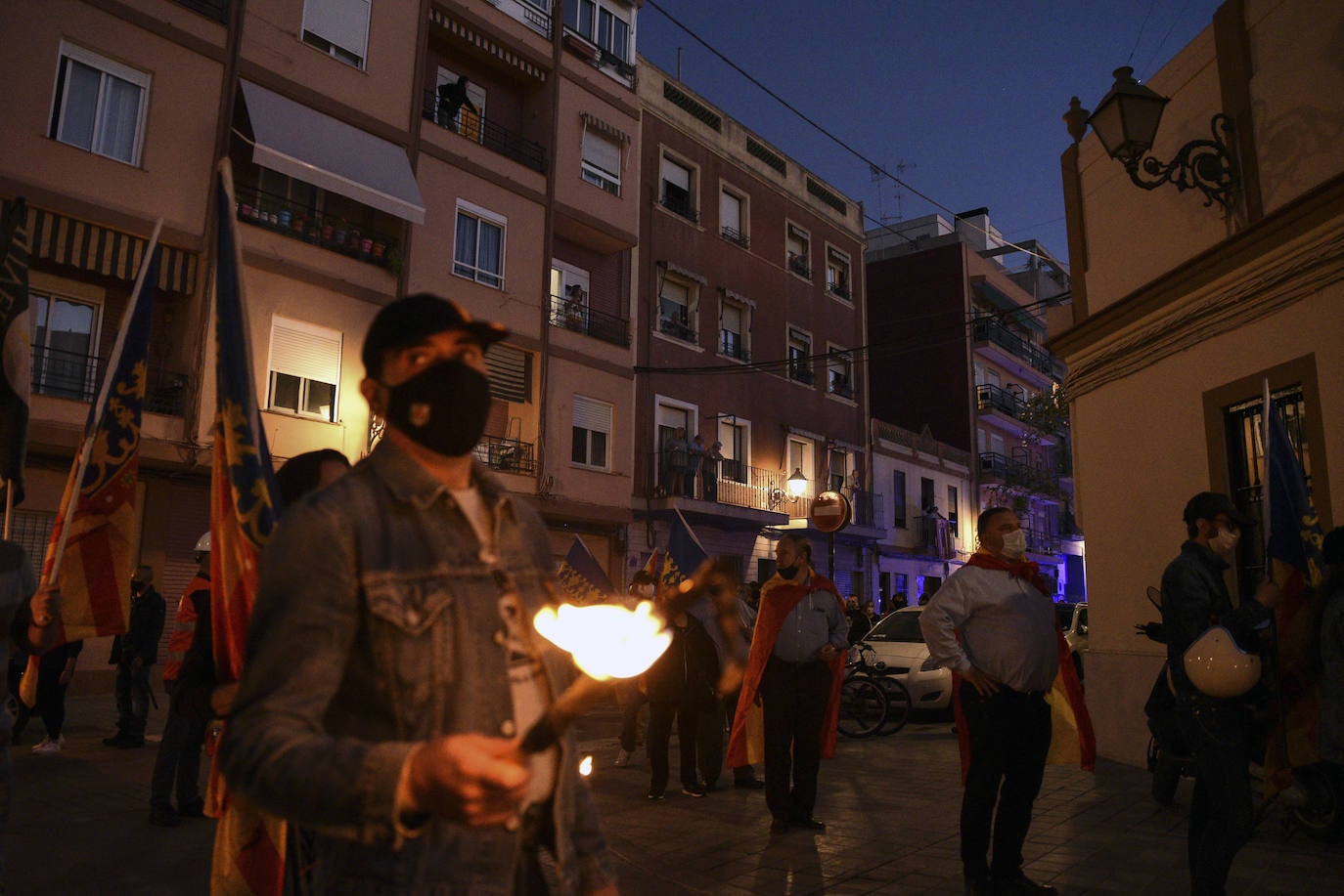 Un fuerte dispositivo policial rodeó ayer el barrio de Benimaclet para evitar el encuentro de dos manifestaciones de ideología contraria convocadas en esta zona de la ciudad con motivo de la festividad del 12 de octubre.