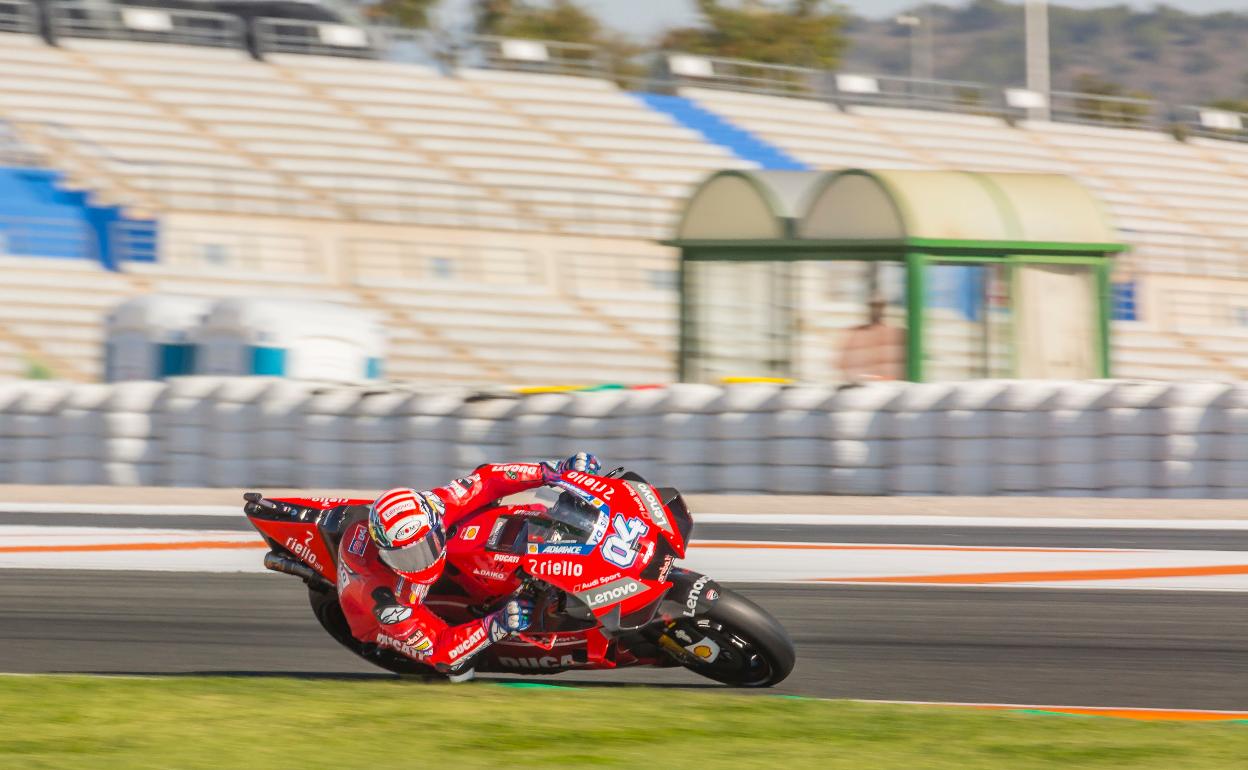 Dovizioso rueda en Cheste. 