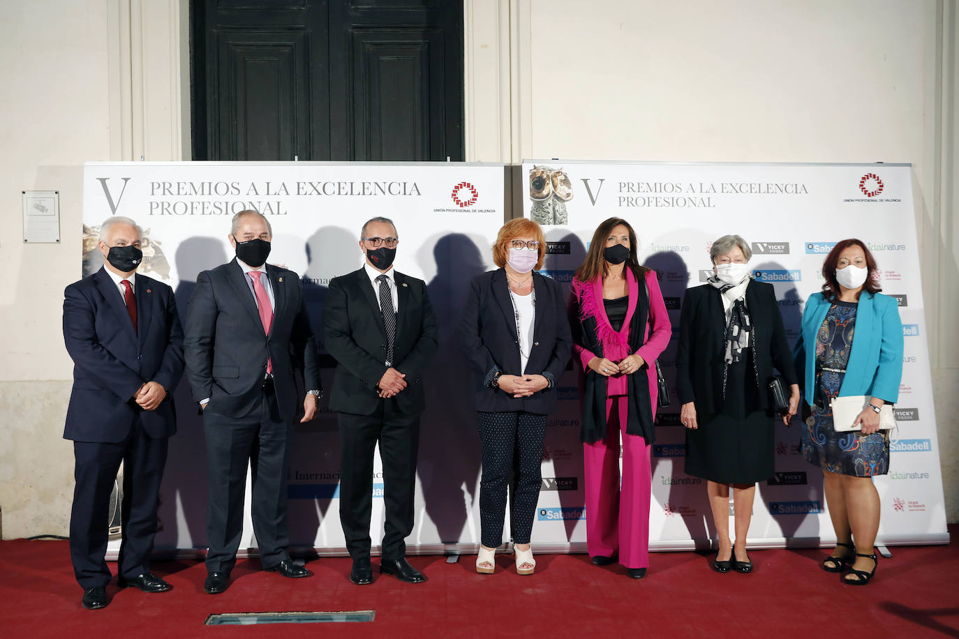 Este reconocimiento contribuye a esa defensa del buen hacer, de la ética profesional, que se persigue desde nuestros colegios profesionales", ha afirmado la presidenta. Asimismo, ha dado la enhorabuena a los premiados, quienes sin duda "merecéis este Premio por todo lo que representa y que vosotros reunís: la Excelencia Profesional", ha finalizado Borja.