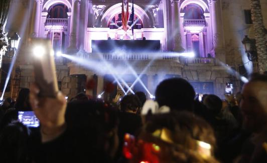 Una celebración de Nochevieja en la Plaza del Ayuntamiento. 