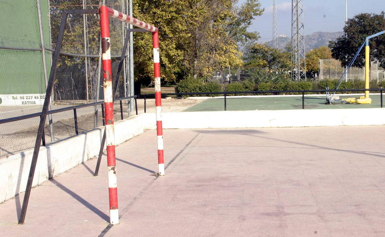 Quedan suspendidos los entrenamientos y los partidos amistosos durante catorce días. 