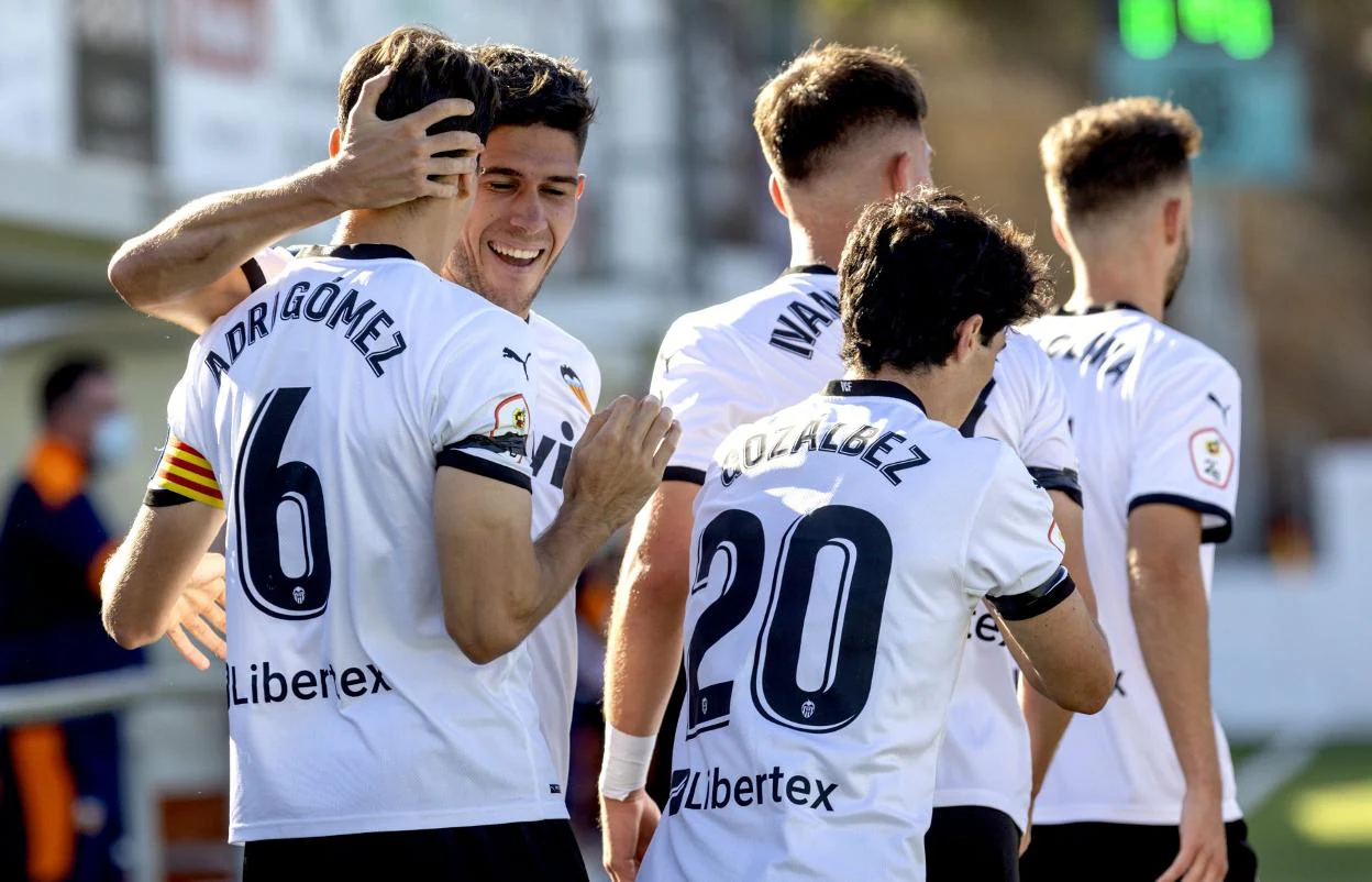 El Mestalla celebra un gol. vcf