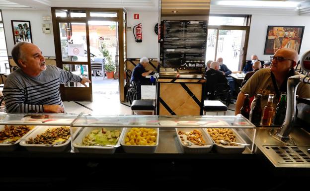 Las barras de los bares, condenadas en la ciudad de Valencia 