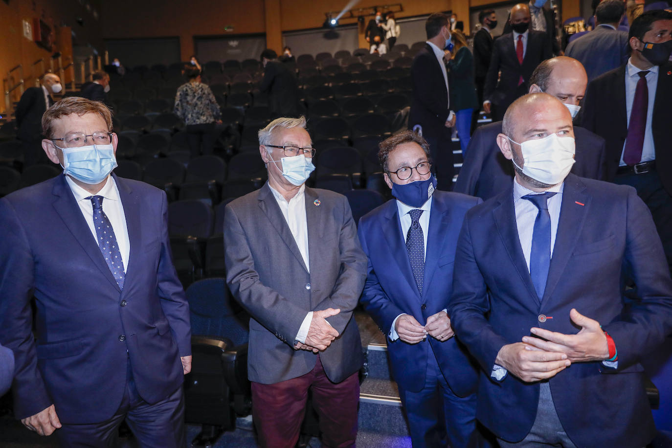 Los galardones, previos al congreso que acoge hoy Valencia, reconocen a las empresas en áreas como la internacionalización, el compromiso social, la dinamización empresarial y la innovación. Los premiados han sido EDEM, Casa Caridad, Grupo Pamesa, Aitex y el empresario Javier Fur Quesada.