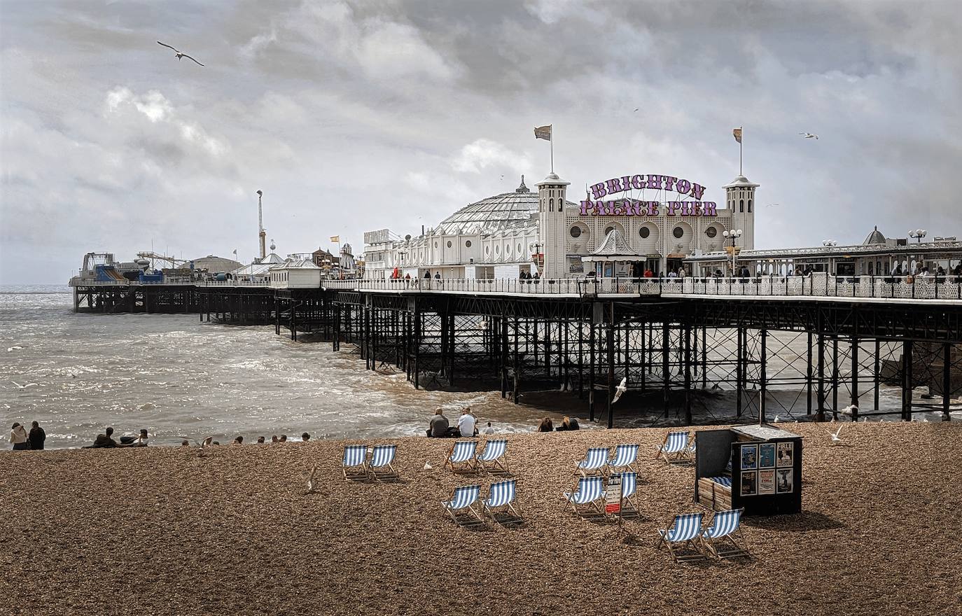 Ofrece muestras únicas de arquitectura victoriana, la época más próspera del Reino Unido. Más de 100 años después de su apertura, el muelle sigue estéticamente siendo muy fiel a su imagen inicial. Cuenta con un parque de atraccciones, kioscos...