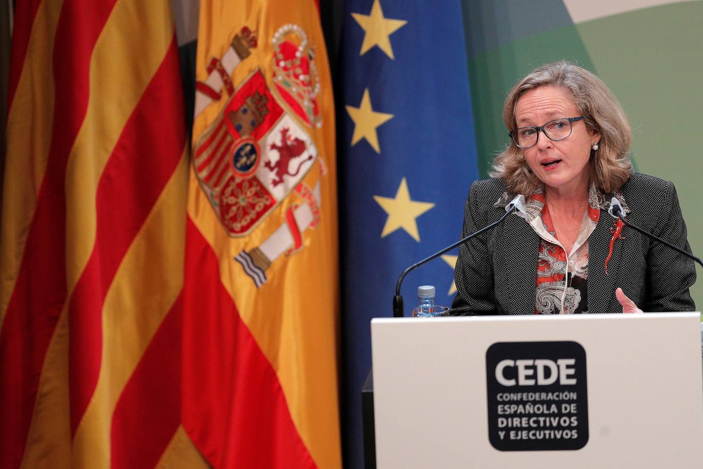 La ciudad se ha convertido por un día en la sede de las grandes empresas españolas, con una serie de conferencias en el Palau de Les Arts Reina Sofía sobre los retos de la economía española. -En la imagen, la ministra de Economía, Nadia Calviño-.