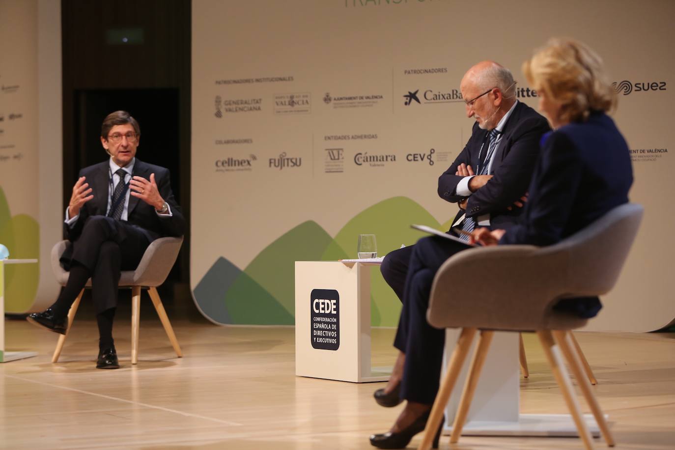 La ciudad se ha convertido por un día en la sede de las grandes empresas españolas, con una serie de conferencias en el Palau de Les Arts Reina Sofía sobre los retos de la economía española.